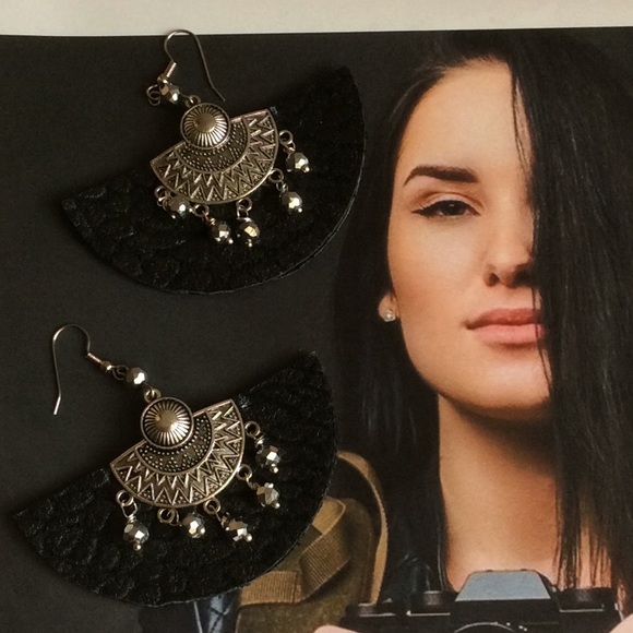 925 SS Black Leather & Iridescent Bead Earrings - Picture 5 of 9